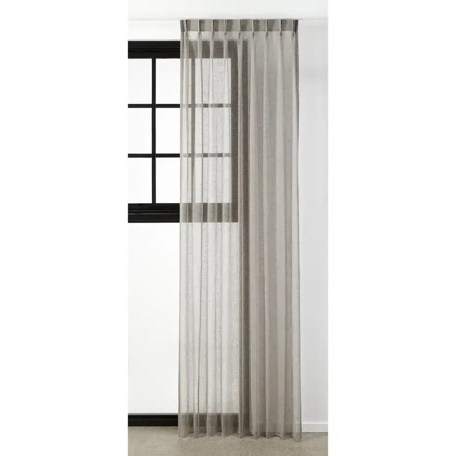 Inbetween Max Taupe